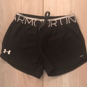 Girls youth medium UA shorts